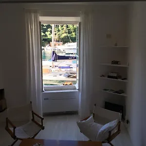  Apartment Pieds Dans L'eau A By Portofinovacanze